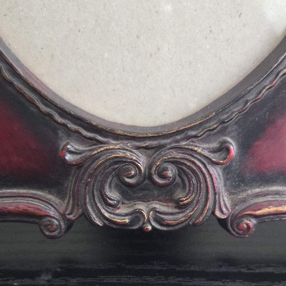 Vintage-Style Photo Frame - Picture 9 of 12